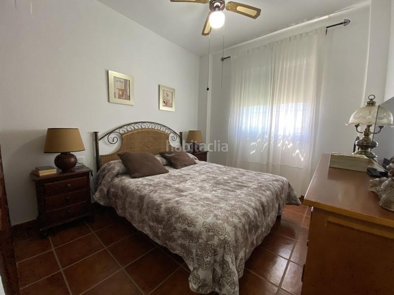 Foto 4677bb5b-8c4e-41cc-a3d1-2e88dba9aed6. Piso  acogedor con piscina y garaje en urbanización tranquilale presentamos esta excelente vivienda situada en la primera planta de en Chipiona