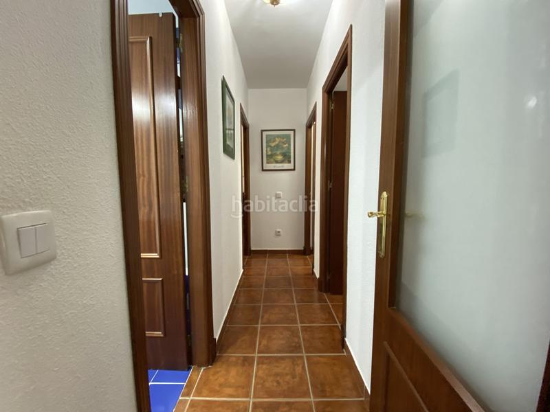 Foto 79ab9b42-3788-44cf-b8d3-082cf2b36a56. Piso  acogedor con piscina y garaje en urbanización tranquilale presentamos esta excelente vivienda situada en la primera planta de en Chipiona