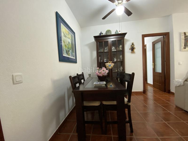 Foto 7b11800e-e258-4b5d-b7e2-cc32de0fd9fc. Piso  acogedor con piscina y garaje en urbanización tranquilale presentamos esta excelente vivienda situada en la primera planta de en Chipiona