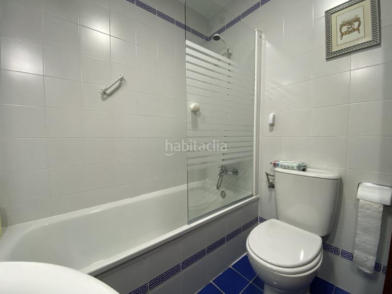 Foto 7f1e0f9b-23ae-4618-a809-783db568b522. Piso  acogedor con piscina y garaje en urbanización tranquilale presentamos esta excelente vivienda situada en la primera planta de en Chipiona