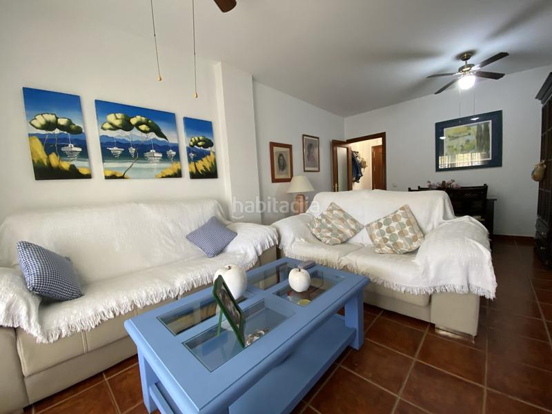 Foto a21c3801-df46-443c-a76e-b640202e336b. Piso  acogedor con piscina y garaje en urbanización tranquilale presentamos esta excelente vivienda situada en la primera planta de en Chipiona