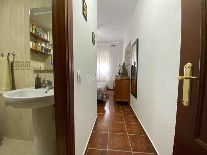 Foto ae5689c3-e256-4831-a845-54704f783c71. Piso  acogedor con piscina y garaje en urbanización tranquilale presentamos esta excelente vivienda situada en la primera planta de en Chipiona