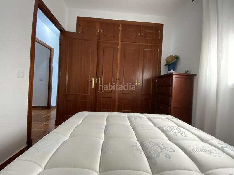 Foto c73eb1ad-2327-4893-aa51-9f3a34b45102. Piso  acogedor con piscina y garaje en urbanización tranquilale presentamos esta excelente vivienda situada en la primera planta de en Chipiona
