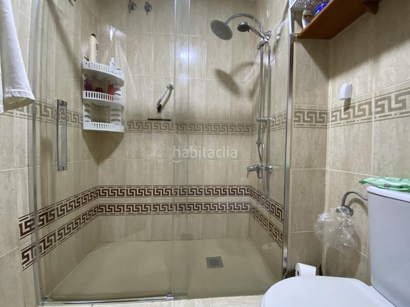 Foto da0a1eea-6dae-4fa9-8fed-923929ba3a4c. Piso  acogedor con piscina y garaje en urbanización tranquilale presentamos esta excelente vivienda situada en la primera planta de en Chipiona