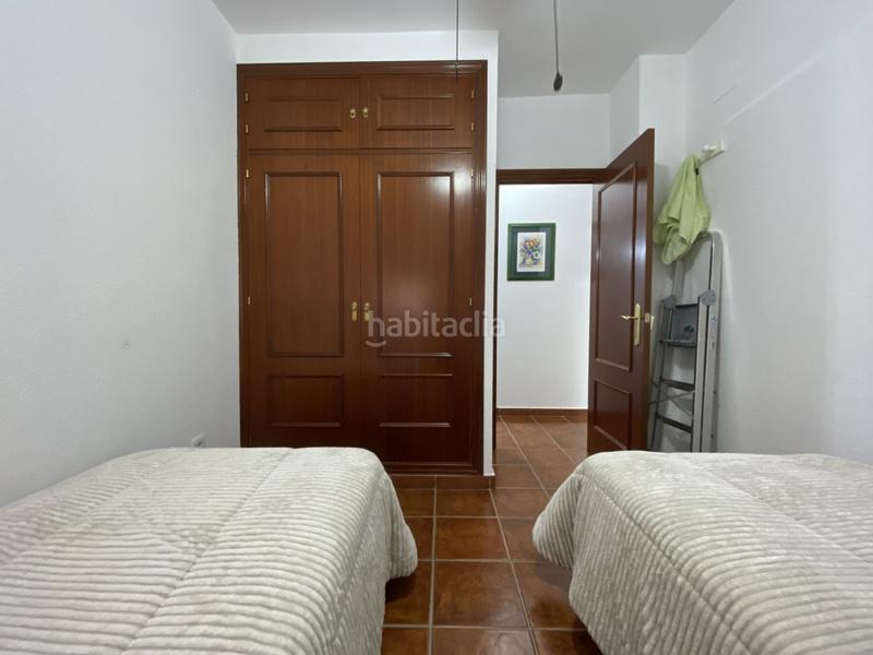 Foto dfd4f2ac-f58c-4c00-8dfd-c50bbbcfadba. Piso  acogedor con piscina y garaje en urbanización tranquilale presentamos esta excelente vivienda situada en la primera planta de en Chipiona