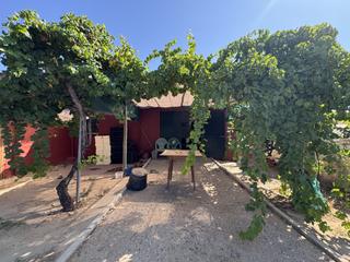Terreny residencial a Centro. Finca rustica 2.700 m2,  con acceso directo desde la carretera.f