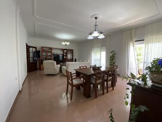 Appartement à Centro. Piso amplio y luminoso con patio y azotea privada, muy cerca del
