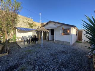 Maison à Avenida de Rota. Parcela urbana de 285 m con casa de madera instalada de 68 m en