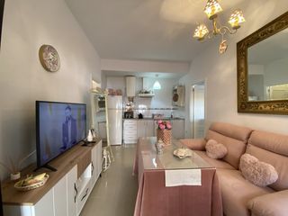 Etagenwohnung in Avenida de Rota. Piso bajo en excelente estado de conservación, ubicado en una zo