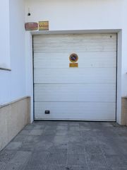Aparcament cotxe a Avenida de Rota. Plaza de garaje en edificio  techadase vende plaza de garaje sit