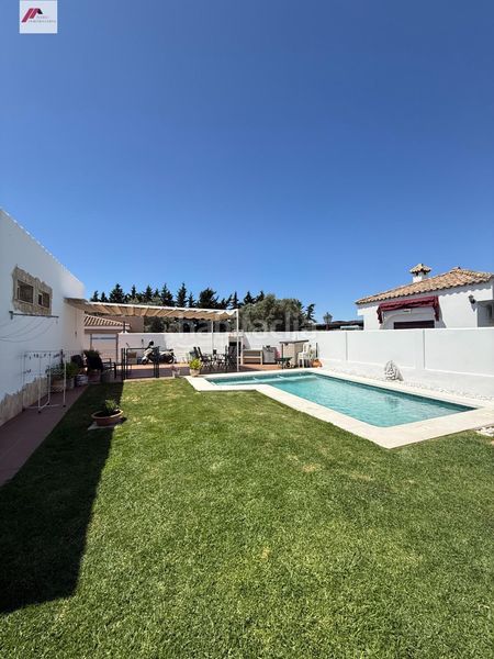 Foto a47c67e6-843c-4608-abc1-1b0c64940a50. Casa amb aparcament piscina a Cuatro Pinos - El Carmen Puerto de Santa María (El)