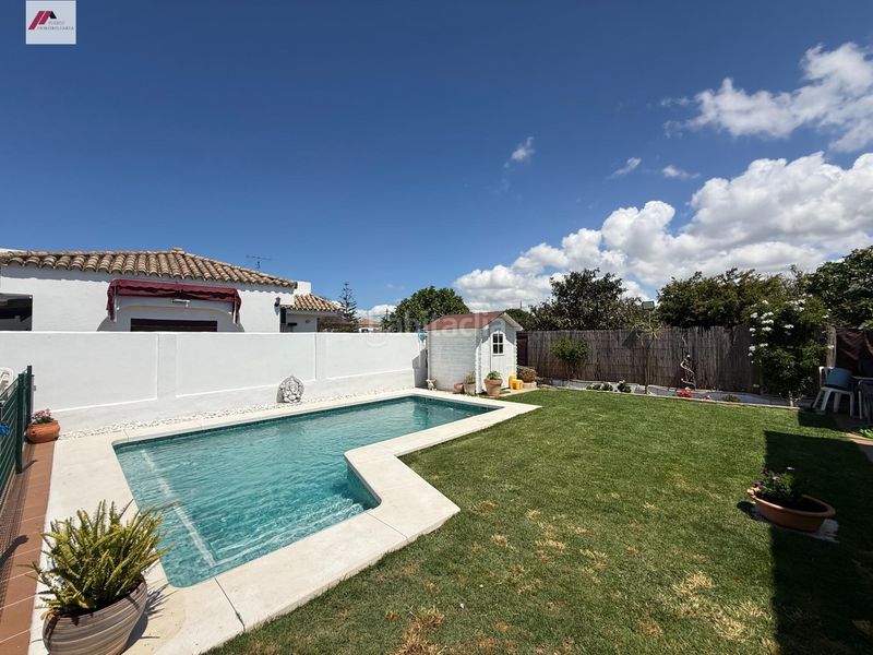 Foto e5fbcfed-6a42-451a-8570-0466deb6777e. Casa amb aparcament piscina a Cuatro Pinos - El Carmen Puerto de Santa María (El)