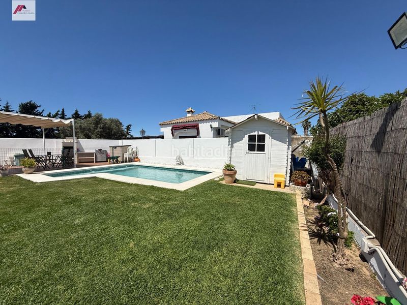 Foto f7adbad0-ec80-4e1d-9af5-211e68aabbd7. Casa amb aparcament piscina a Cuatro Pinos - El Carmen Puerto de Santa María (El)