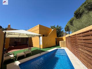 Casa en Pago Alhaja. Casa independiente en pago alhaja con piscina privada