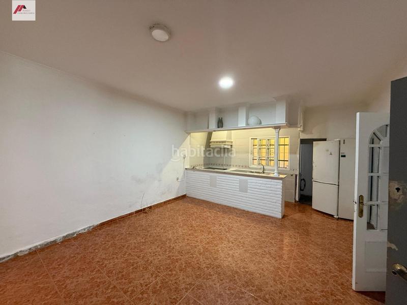 Foto ff48de80-aef5-49ee-ad39-20a90b5aab70. Edifici a Crevillet Puerto de Santa María (El)