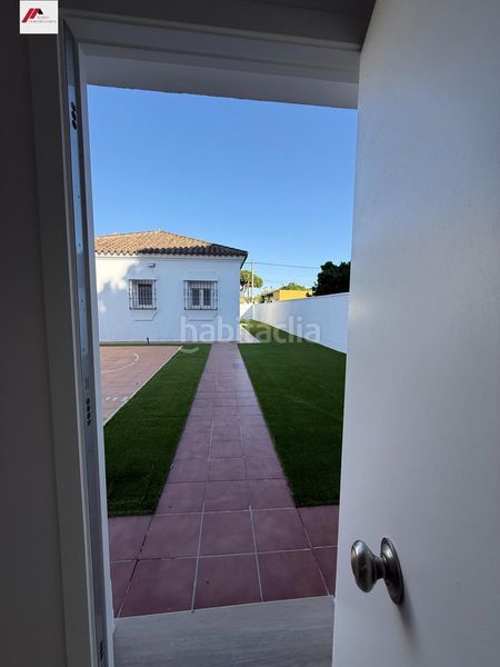 Foto 1d55125d-36b3-4f30-a711-eec4ed55e4f5. Casa amb aparcament a Cuatro Pinos - El Carmen Puerto de Santa María (El)