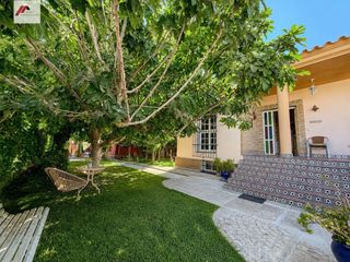 Casa a El Juncal - Vallealto. Casa de una sola planta con parcela y sótano en la caridad
