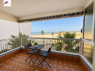 Pis a Valdelagrana. Vivienda en primera línea de playa en valdelagrana