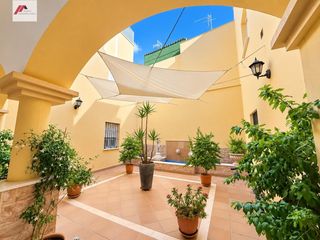 Flat in Casco Histórico - Zona Alta. Piso en planta baja en el centro  zona alta  1 dormitorio