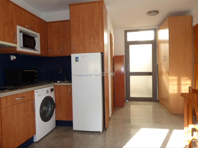Foto 46937289-cd46-4438-90bf-cb3efcd7ed26. Alquiler estudio en calle lópez blanco 15 en Suárez Málaga