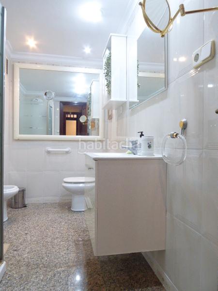 Foto f014d760-a571-4546-a9cc-37a0a9a7f21c. Alquiler piso en paseo marítimo ciudad de melilla 23 en Málaga