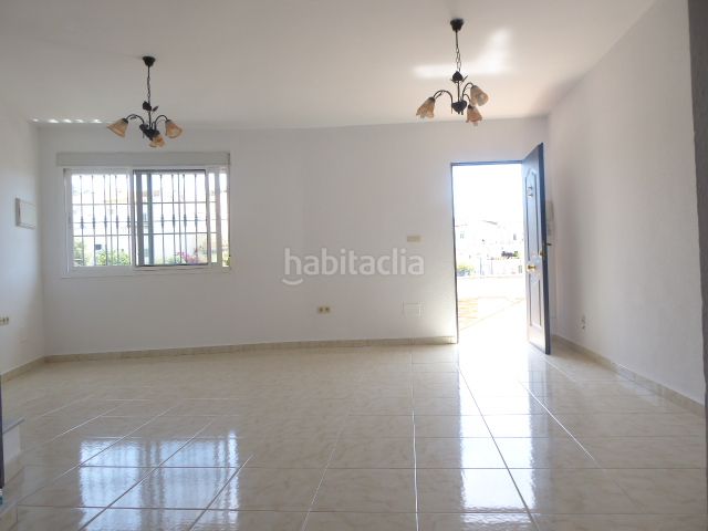 Foto b694cd53-6bad-4cf4-9ab1-f1f7a99fbf81. Casa adossada a calle asteroide 7 a Fuente Alegre - El Chaparral - Los Morales Málaga