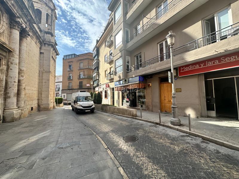 Foto 5486790b-ef4c-46e4-8b68-e50c801fbeaf. Alquiler local comercial en plaza san ildefonso 2 en Jaén