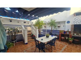 Casa adossada  Victoria kent. Chalet con espectacular patio, solarium y garaje doble