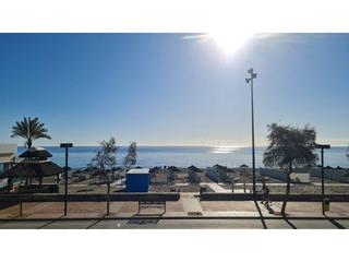 Flat  Marítimo rey de españa. Vivienda en primera línea de paseo marítimo con terraza y tres d