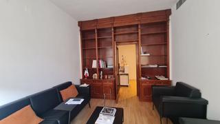 Oficina en Centro Histrico. Oficina en venta en mlaga, 4 dormitorios.
