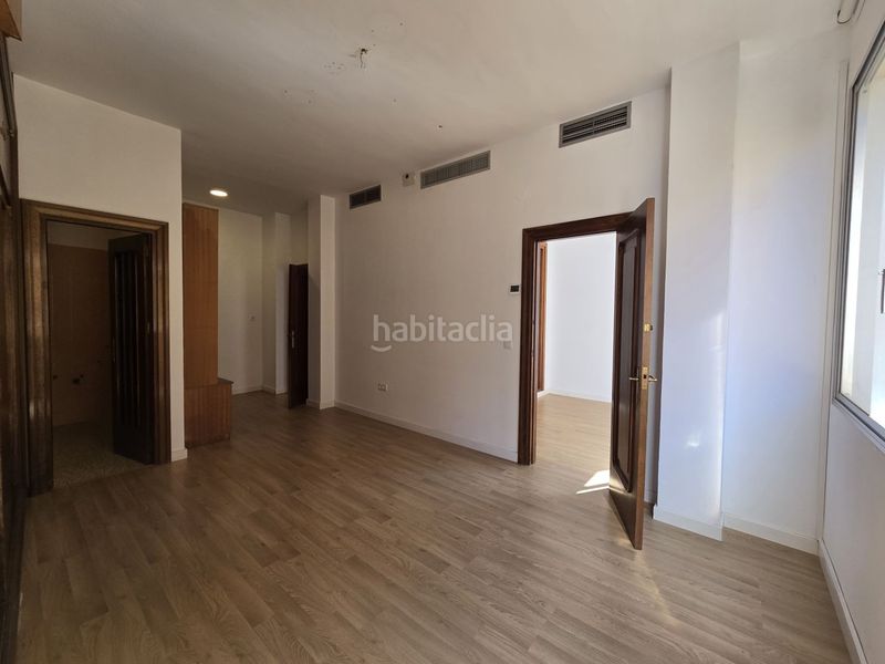 Foto d61259cd-20d5-49a0-88ac-b2db8d462569. Ufficio in de las flores in Centro Histórico Málaga