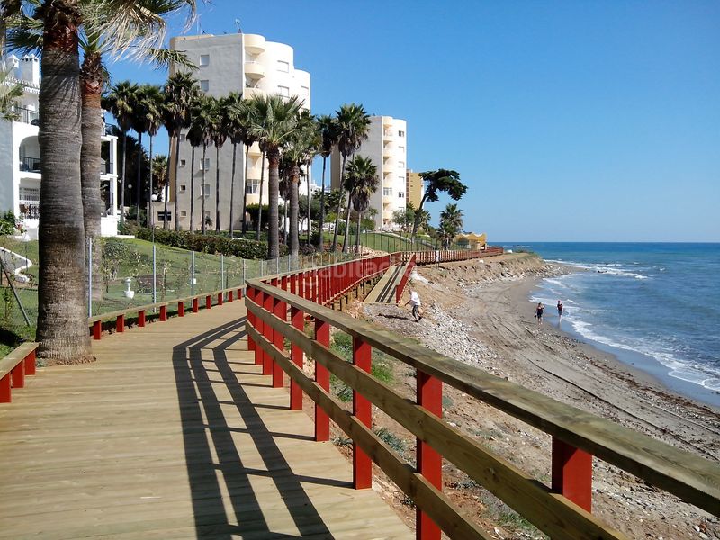 Foto 9a2dfb12-16ec-4217-8eb8-29f2bd659452. Casa adossada a calle diamante 12 a Riviera del Sol Mijas