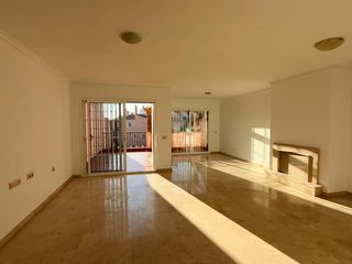 Maison jumelée à Calle diamante 16. Amplio adosado en calahonda, mijas
