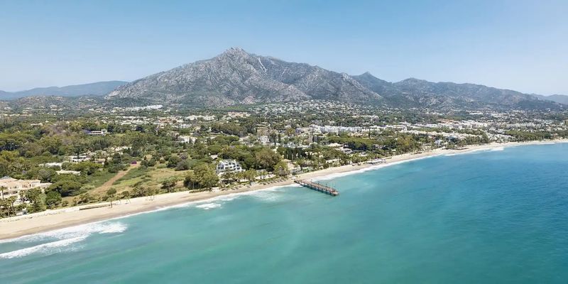Foto 9fa4ceed-25d5-4914-86e1-7c68b42daa57. Casa adossada a avenida grecia 1 a Nagüeles Alto Marbella