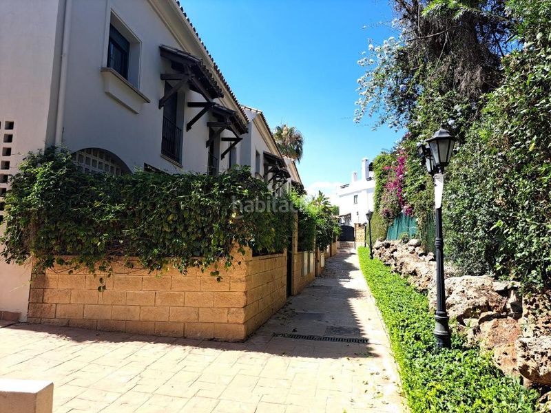 Foto c12857f5-2ce2-4095-b5c7-11b5d05ca47c. Casa adossada a avenida grecia 1 a Nagüeles Alto Marbella