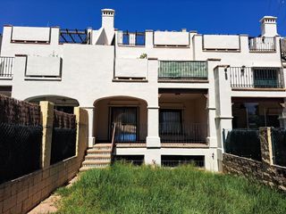 Reihenhaus en Avenida grecia 1. Adosada en marbella con jard�n privado, garaje y sol�rium