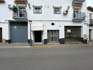 Local commercial à Bollullos Par del Condado. Local comercial a la calle en venta en centro, 1 despacho.