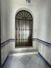 Edifici a Bollullos Par del Condado. Edificio en venta en centro, 4 dormitorios.