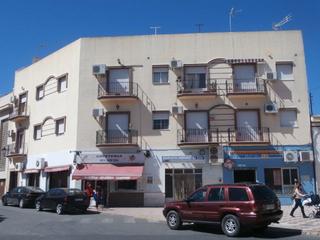 Local commercial à Bollullos Par del Condado. Local comercial a la calle en venta en avda..