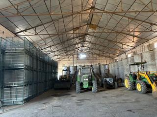 Edifici a Bollullos Par del Condado. Edificio industrial en venta en la piña.