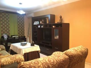 Appartement à Bollullos Par del Condado. Piso en venta en instituto, 3 dormitorios.