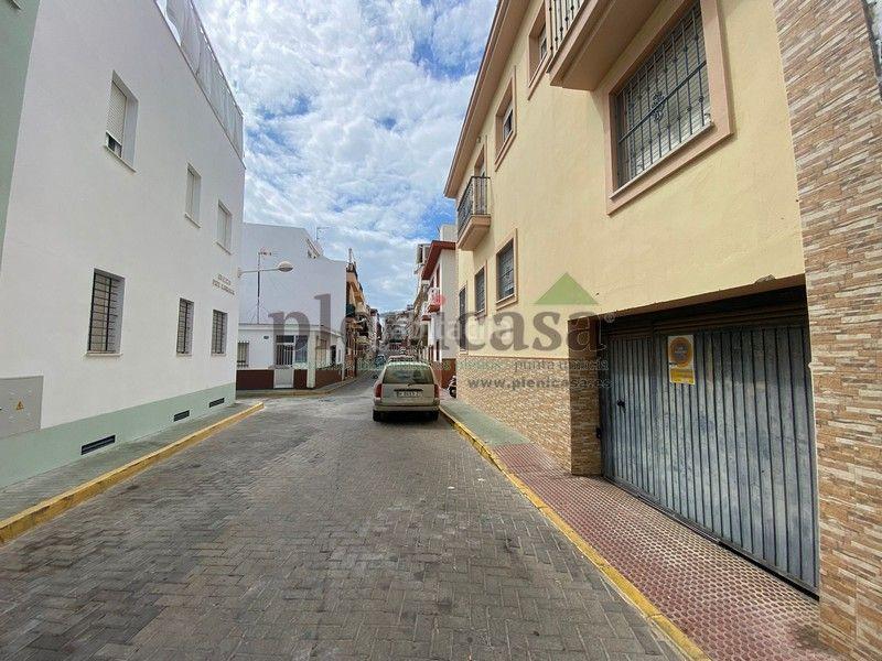 Foto 537e9670-4e57-4cc1-b1b5-b9cb5230159d. Aparcament cotxe a calle delfin 46 a Punta Umbría