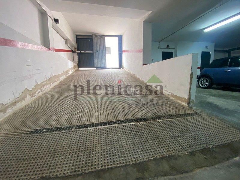 Foto e96d828a-c72b-4fec-b743-939d1494191c. Aparcament cotxe a calle delfin 46 a Punta Umbría
