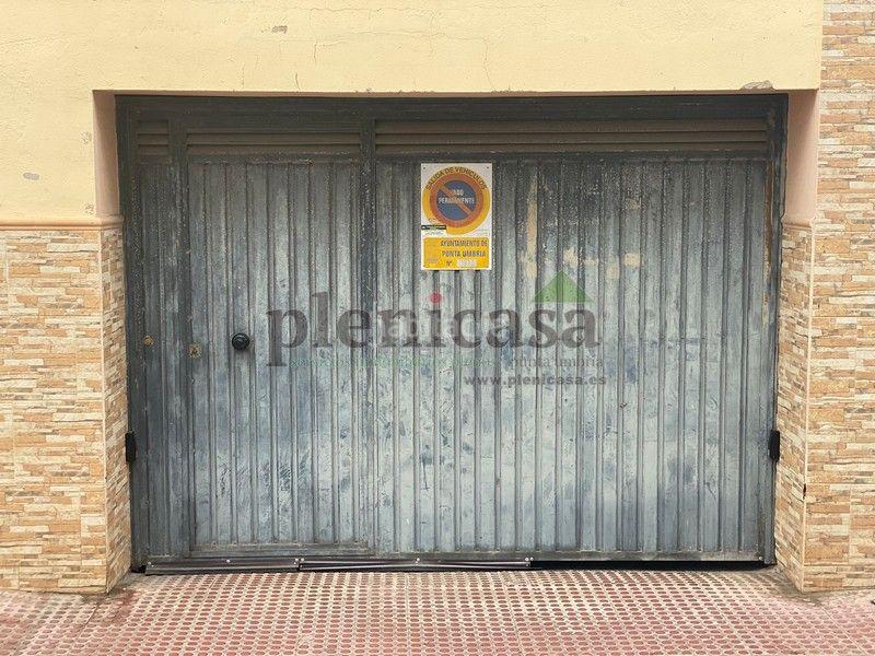 Foto ebca5731-18ce-4e34-b57c-c5e828667865. Aparcament cotxe a calle delfin 46 a Punta Umbría