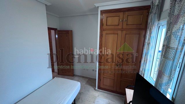 Foto f8bf8173-1997-4d5f-ad55-517ad21a5ff2. Pis amb xemeneia aparcament a Punta Umbría