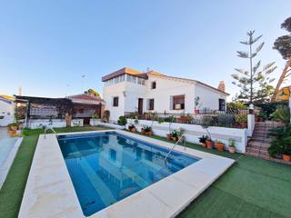 Chalet  Soliva del caaveral. Vive el lujo en una villa nica en puerto de la torre, mlaga