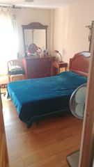 Pis a Crta. De la Sierra. Piso en granada, cerca del centro