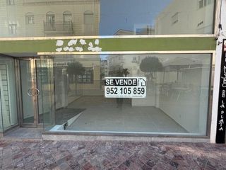 Oficina en Centro. Local reformado, zona de paso