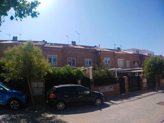 Xalet  Calle de la amistad 28. Oportunidad! chalet con buhardilla terminada y piscina comunitar