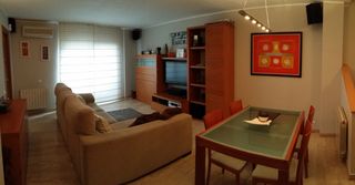 Miete Zweistöckige Wohnung  Carrer de milà i fontanals. Piso duplex 3 habitaciones en rubí cerca del mercat municipal